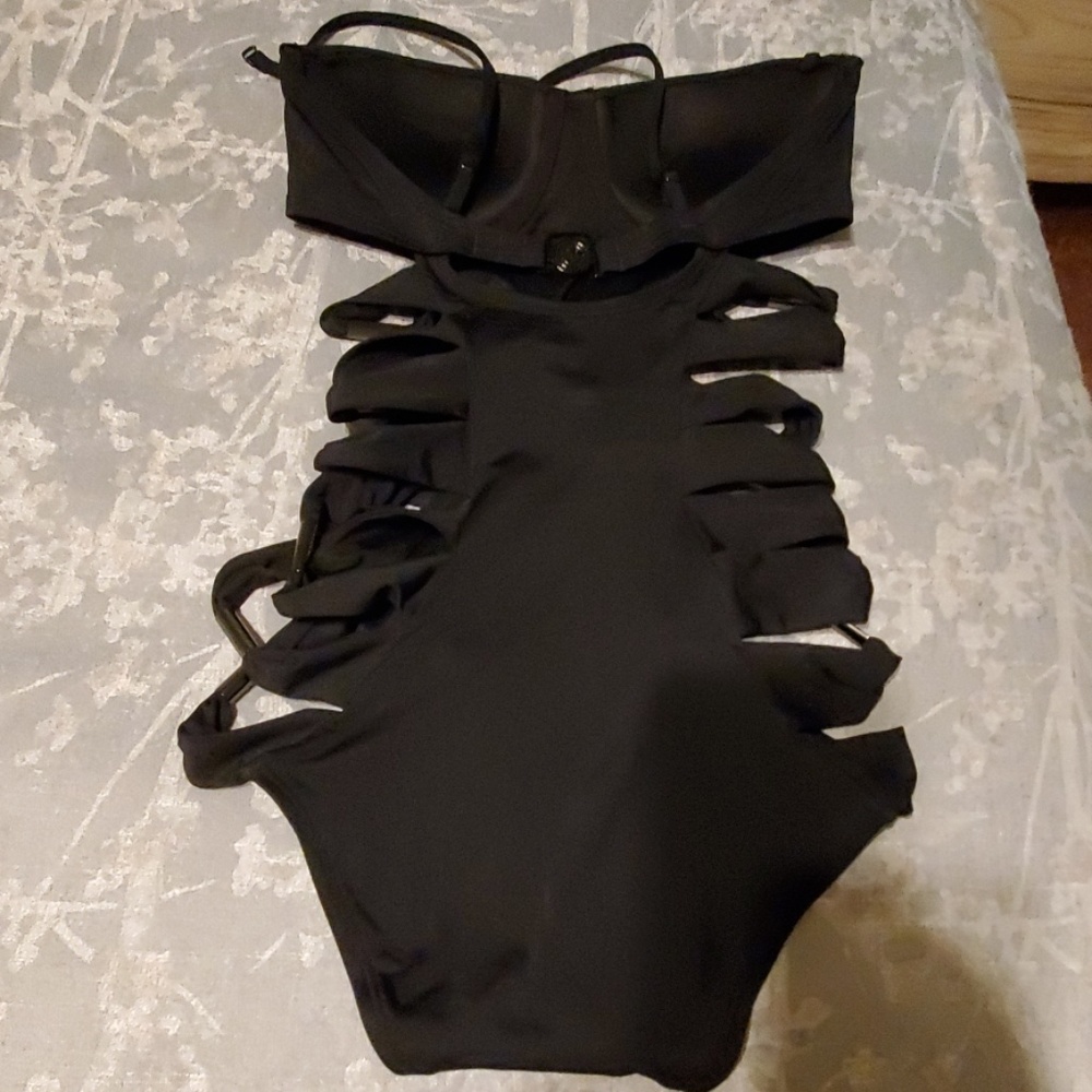 Swimsuit - Picture 4 of 6